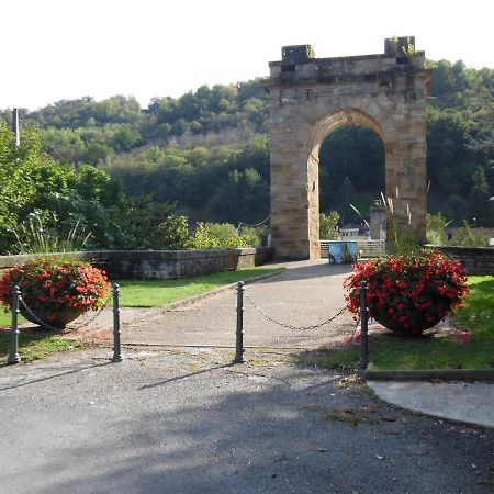 Le Pont De Livinhac Hotel Decazeville Luaran gambar