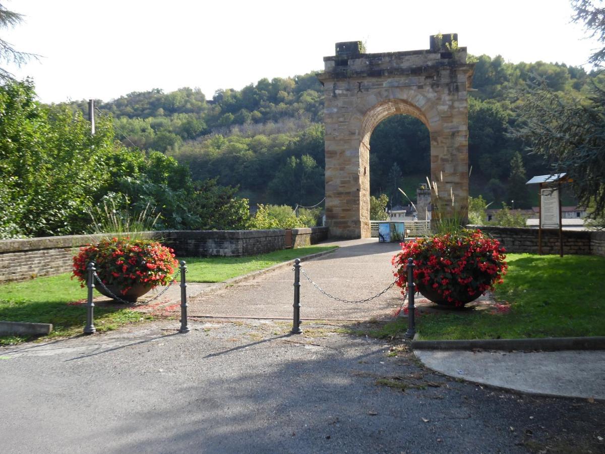 Le Pont De Livinhac Hotel Decazeville Luaran gambar
